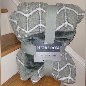 NEW Berkshire Life Heirloom Collection Oversized Throw Blanket